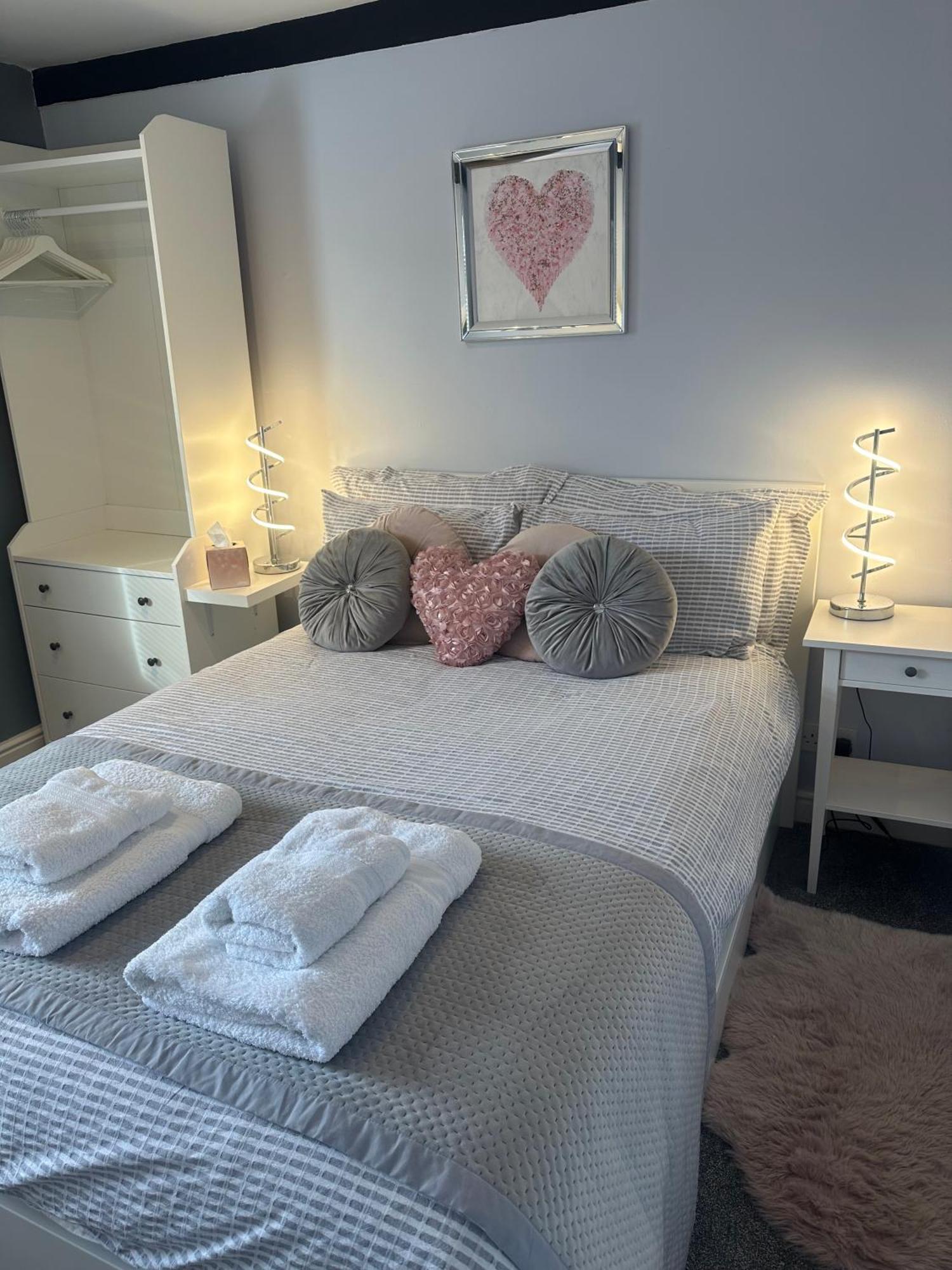 Courtyard Holiday Apartments Belper Zewnętrze zdjęcie